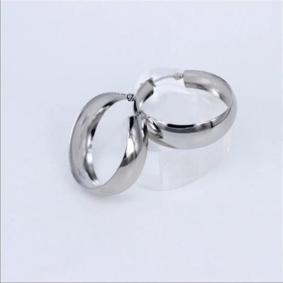 NEW 18K WHITE GOLD 2”ROUND CHUNKY HOOP EARRINGS - Picture 2 of 4